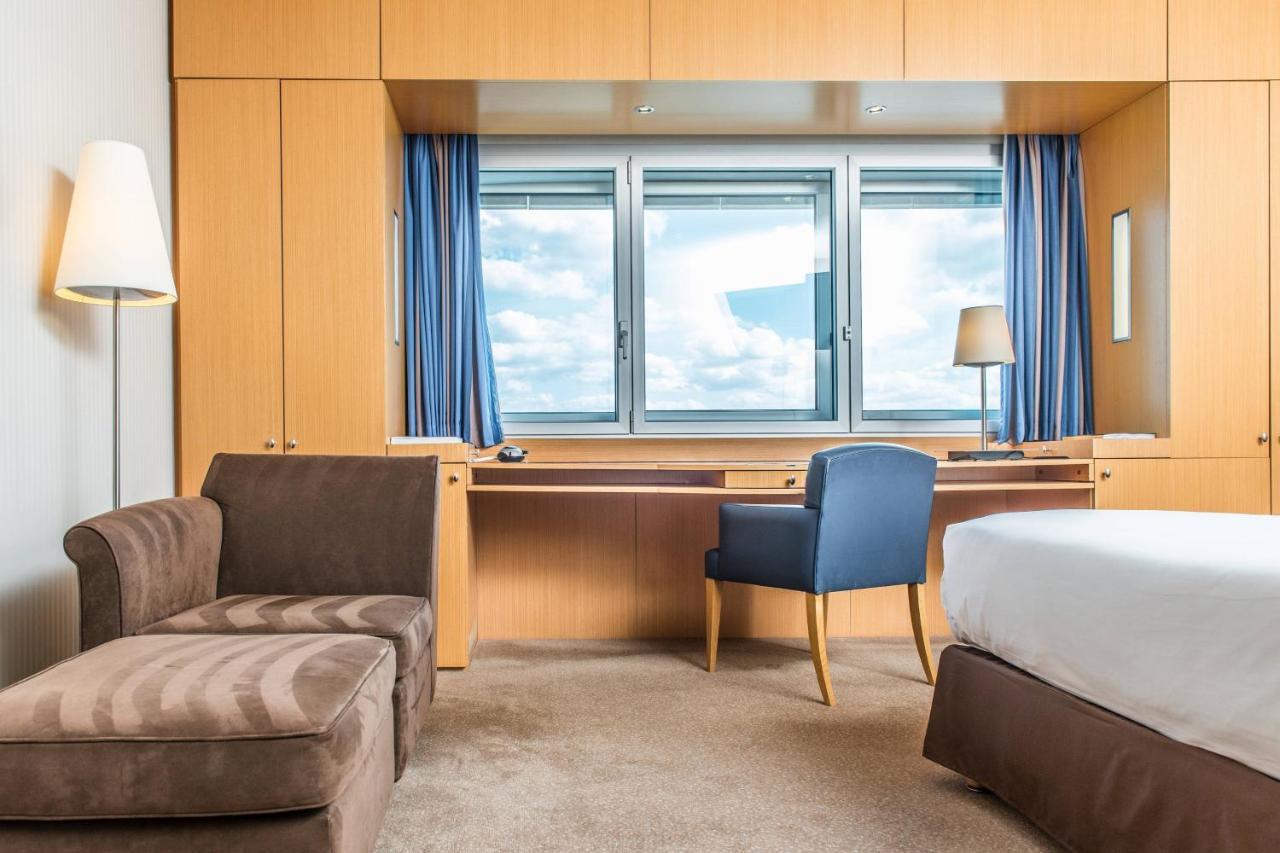 Club King Room Executive Lounge Access