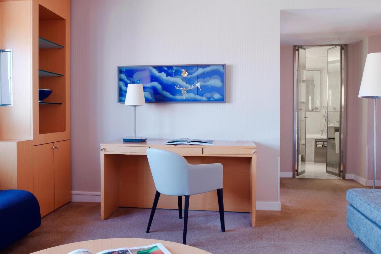 Junior Suite Executive Lounge Access